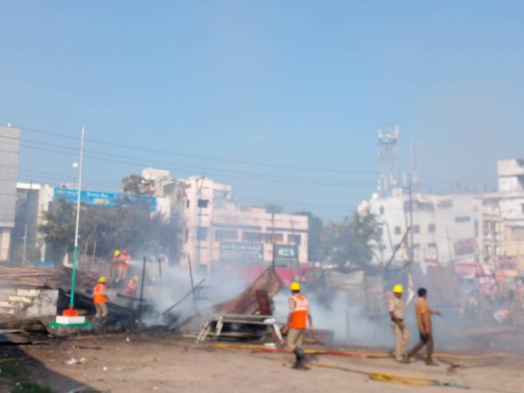 3 Diwali Crackers Stores Gutted down in Vijayawada